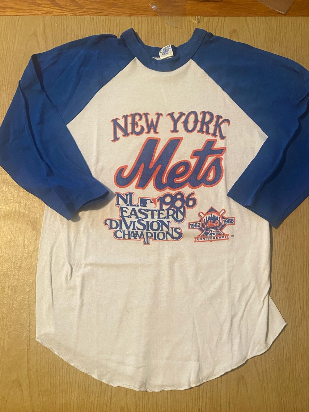 Vintage New York Mets White and Blue Raglan Baseball Tee 1986 Preloved